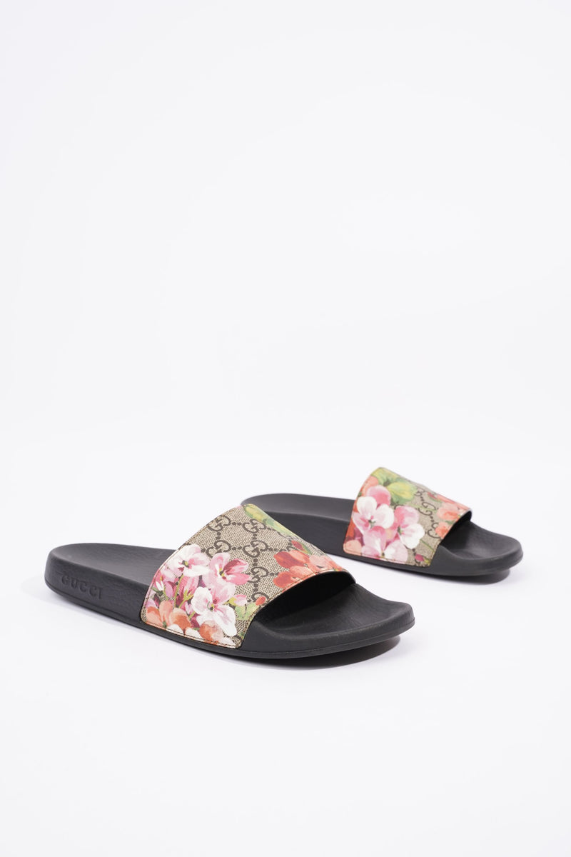 Gucci women's bloom slides hot sale