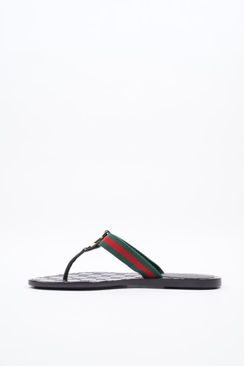 Gucci flip flop on sale black