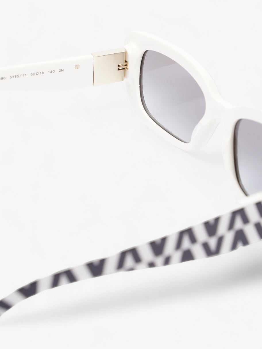 Rectangular Framed Sunglasses 4096 Black / White Acetate 140 Image 6