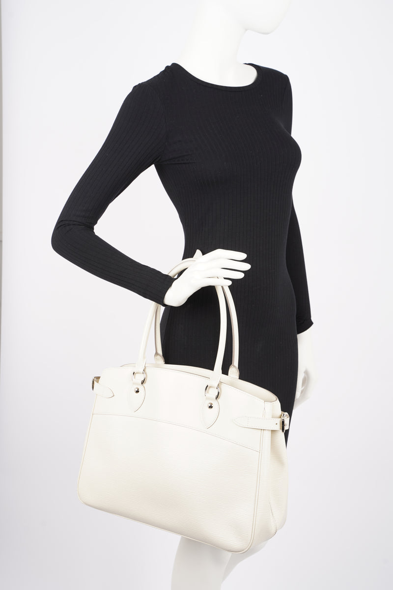 Louis Vuitton White Epi Leather Passy GM Shoulder Bag at 1stDibs