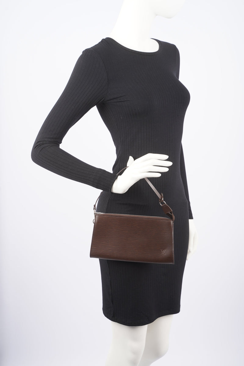 Louis Vuitton Womens Pochette Accessoire Quetsche Epi Leather