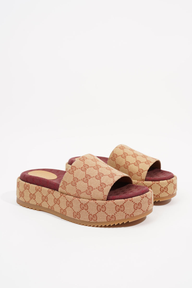 Gucci Men's Gg Supreme Slide Sandal In Beige