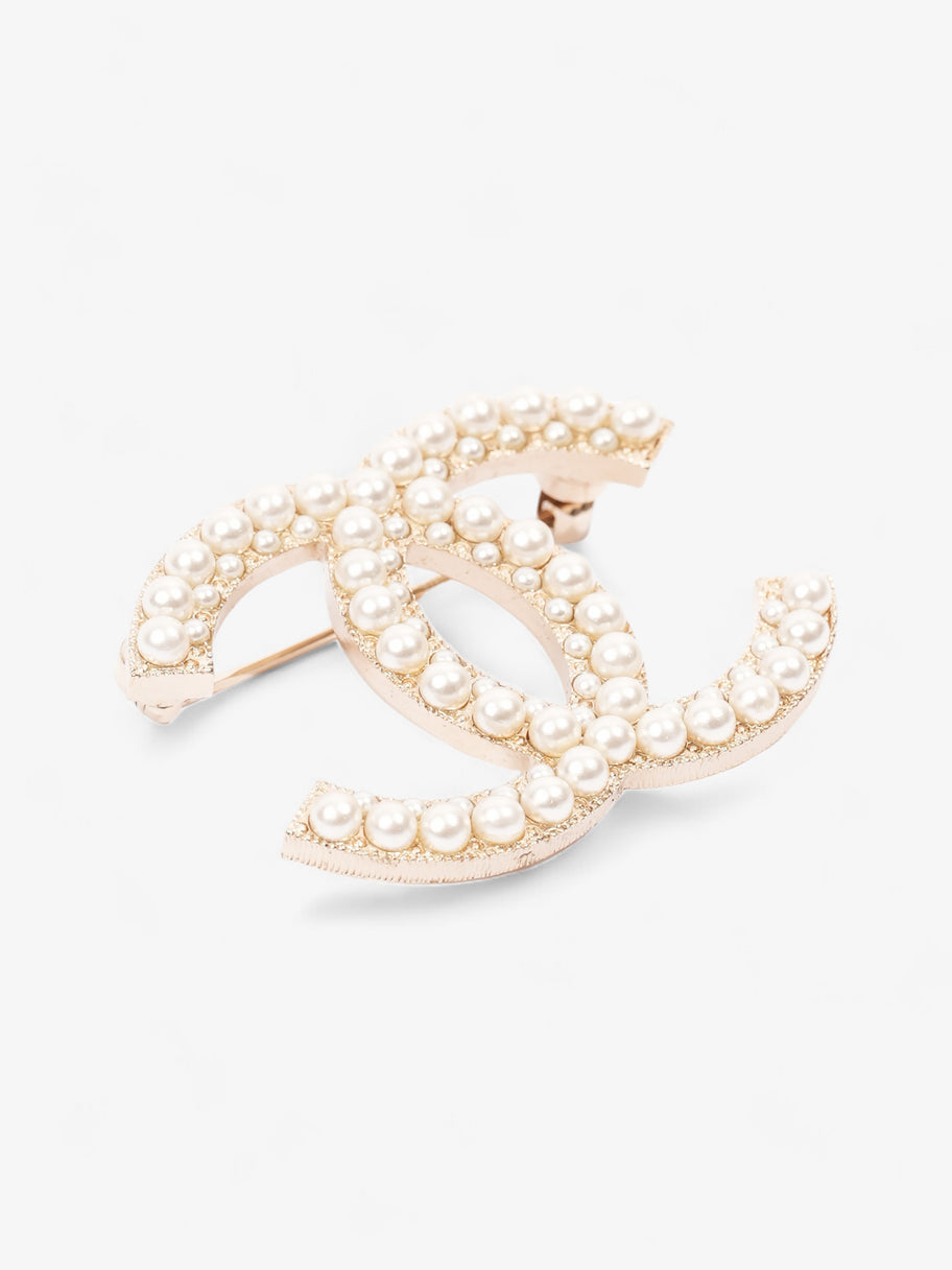 Chanel CC Pearl Brooch Gold Tone / Pearl Base Metal Image 3