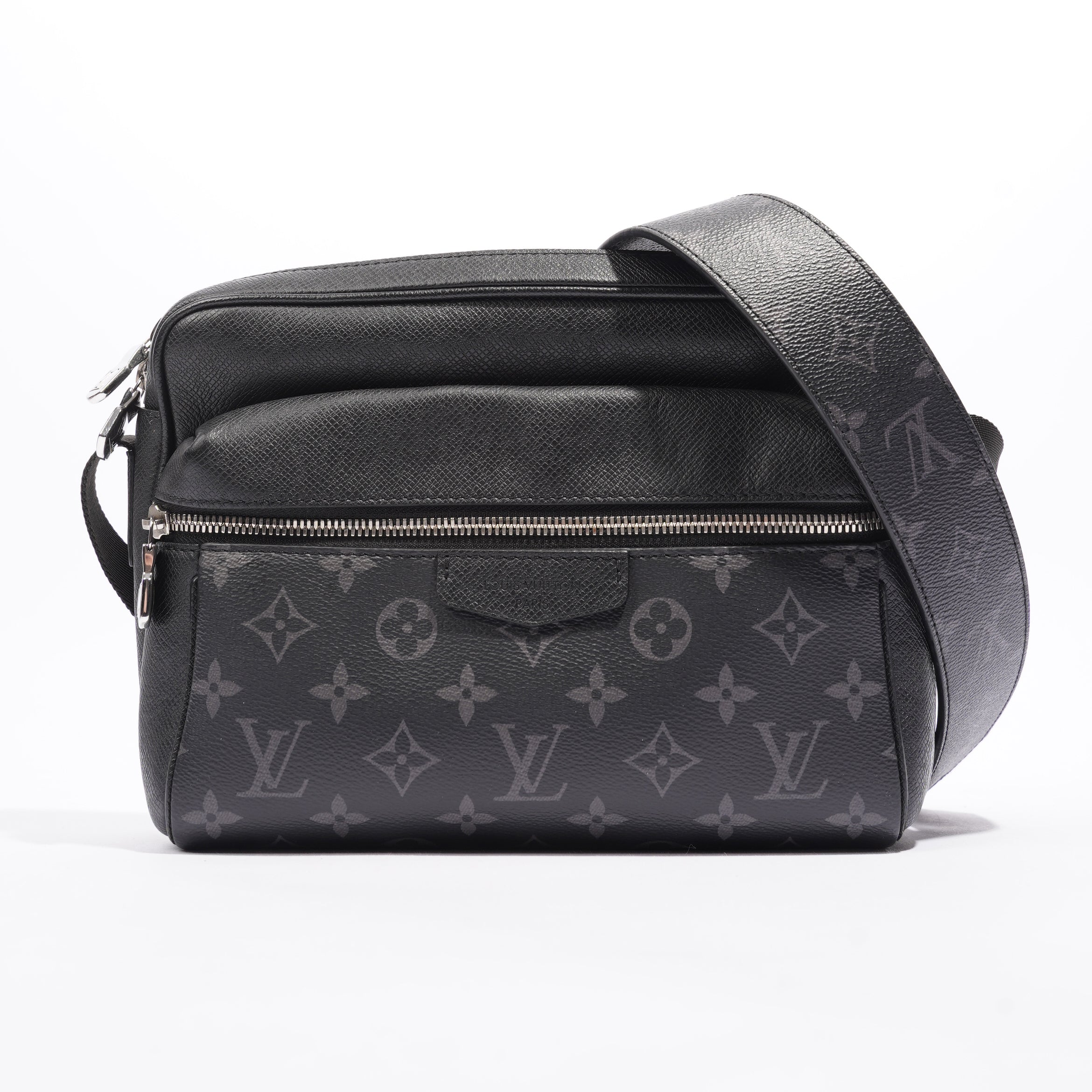 Outdoor messenger best sale bag louis vuitton