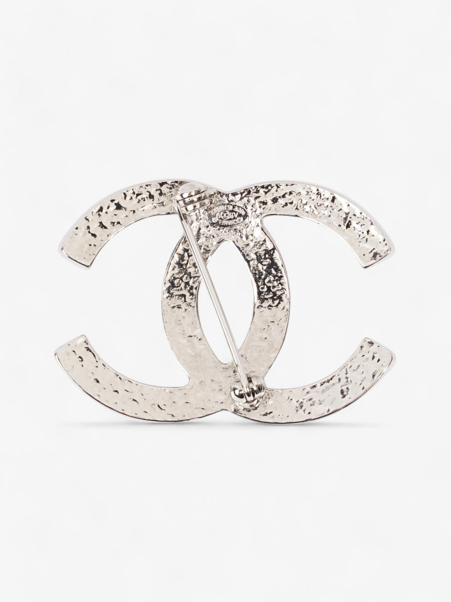 Chanel Interlocking CC Brooch Silver / Pearl Base Metal Image 2