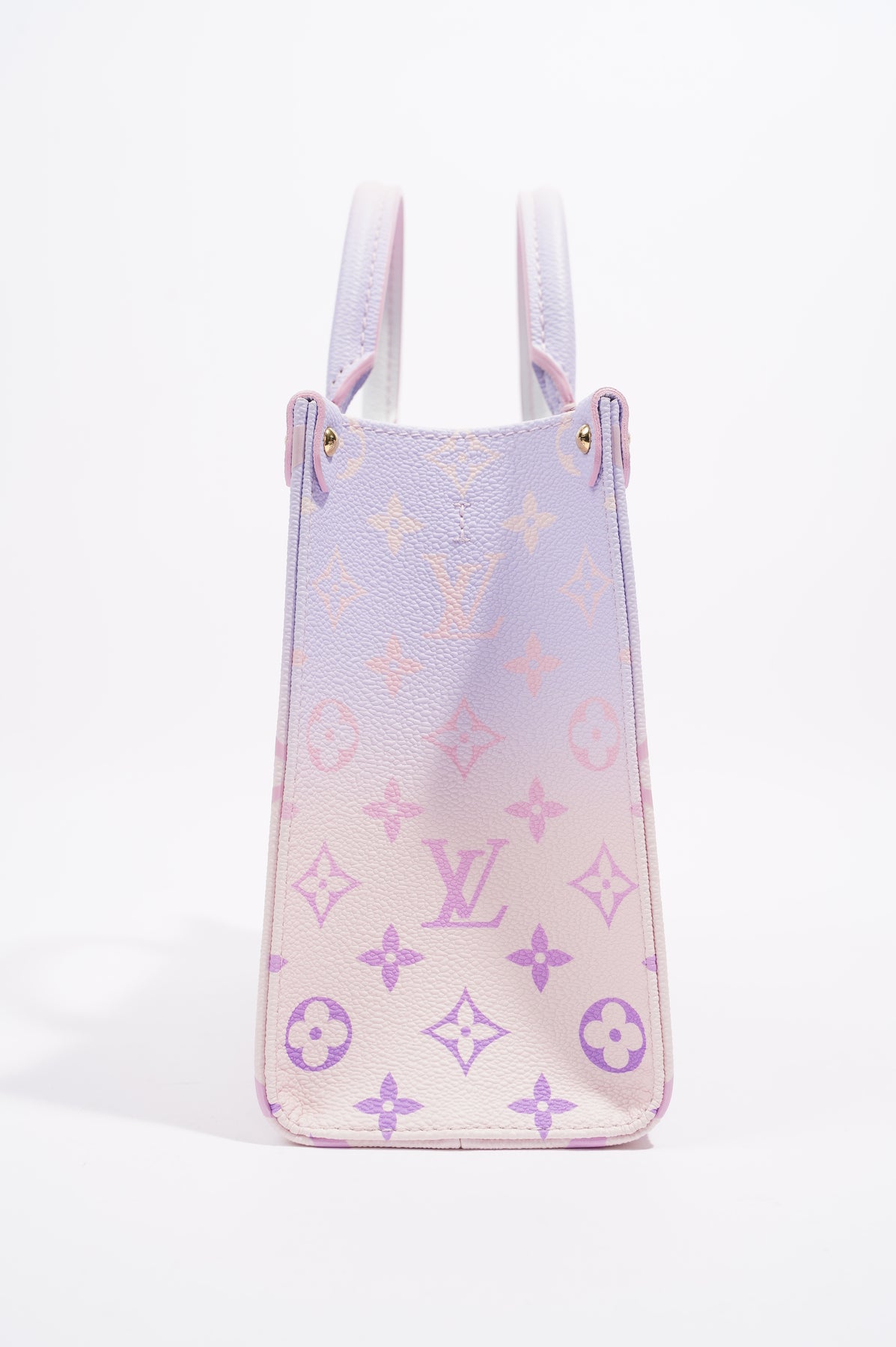 Newest member of the family. She's so stunning. On the Go PM in Sunrise  Pastel. #lv_world #louisvuitton