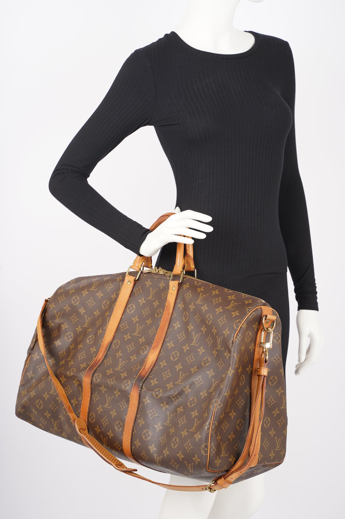 Louis Vuitton, a monogram canvas 'Keepall Bandouliere 60' weekend bag. -  Bukowskis