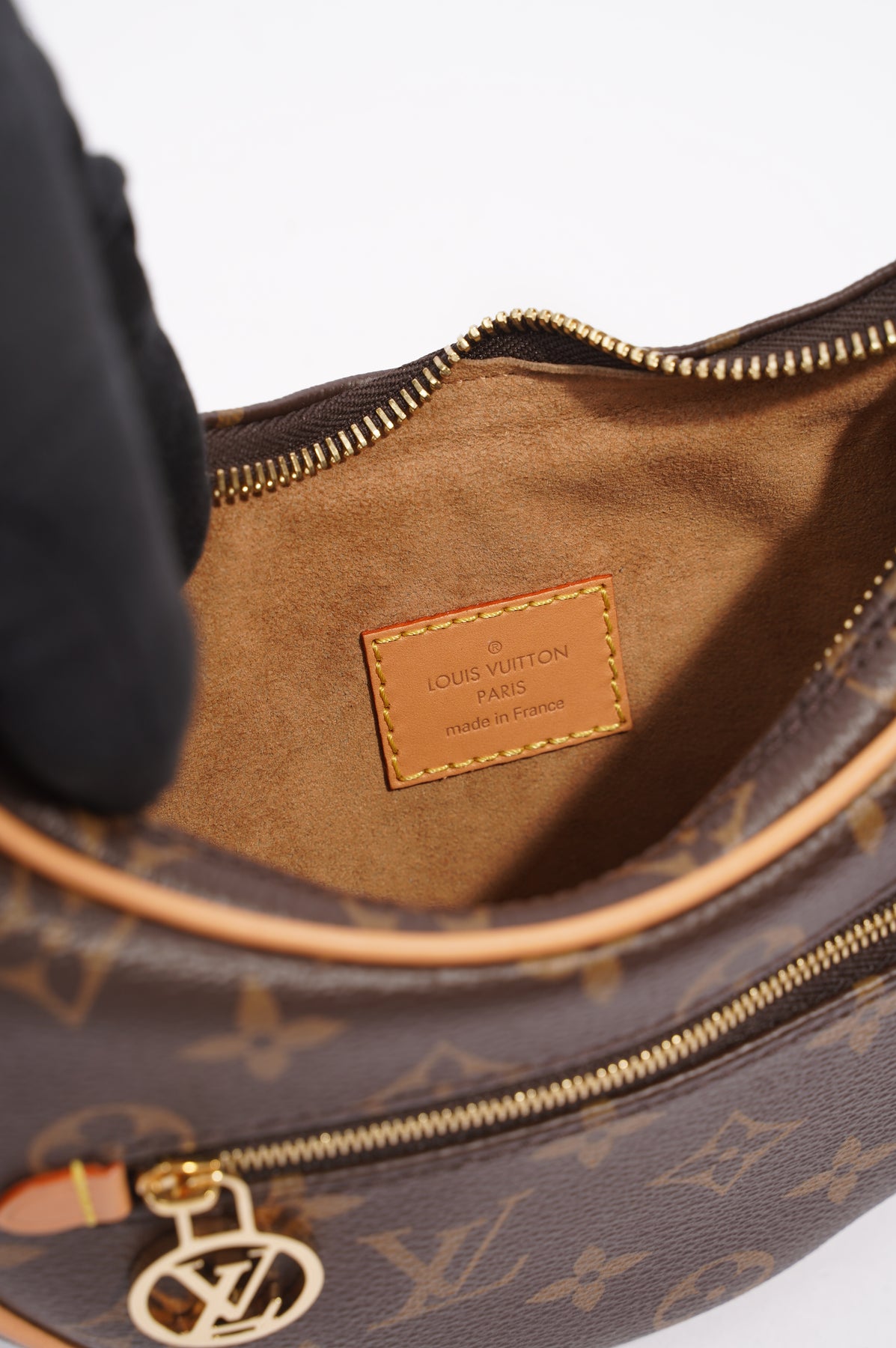 Loop vinyl handbag Louis Vuitton Brown in Vinyl - 38955493