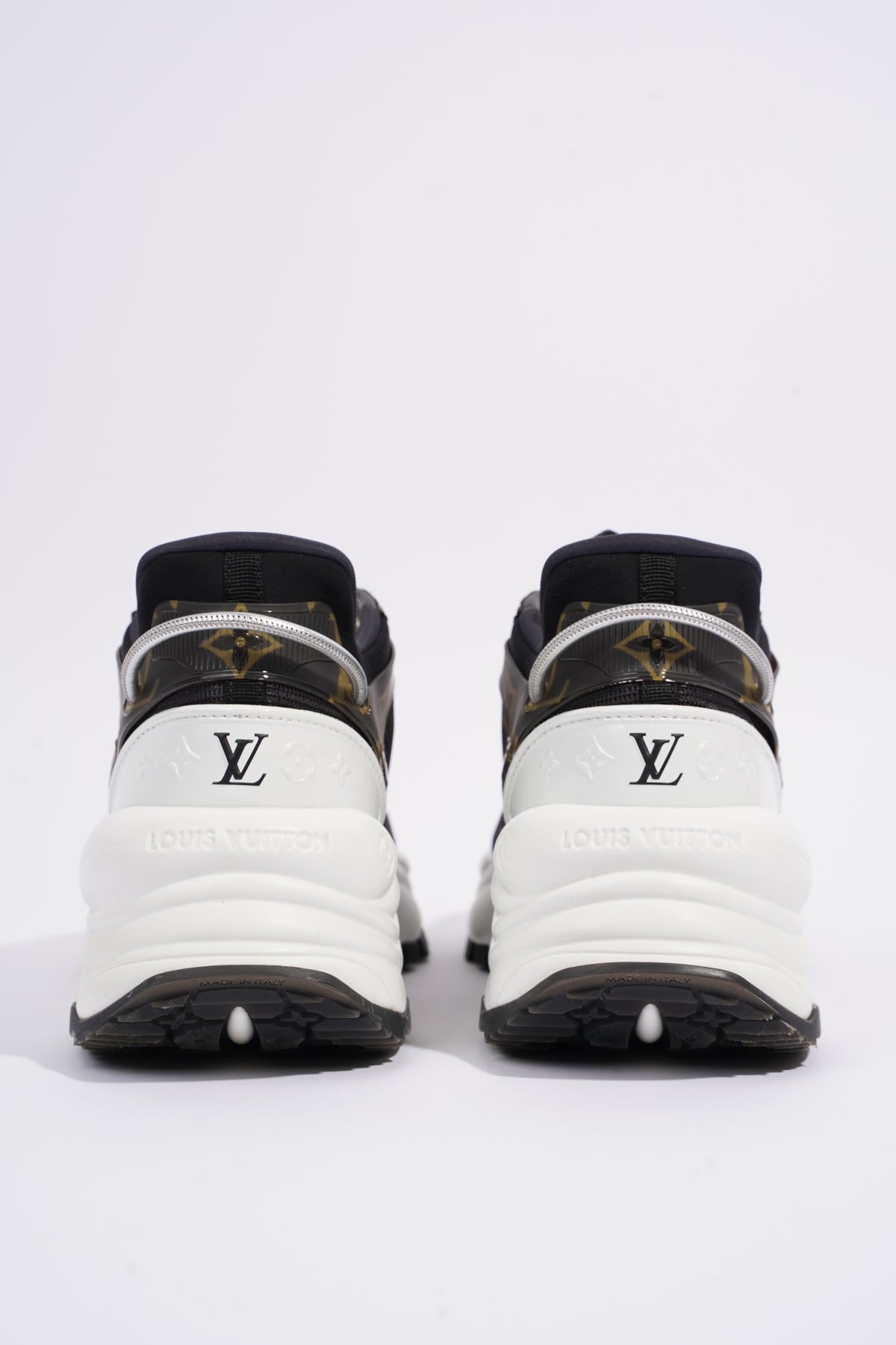 Louis Vuitton Run 55 Sneaker, Grey, 38.5