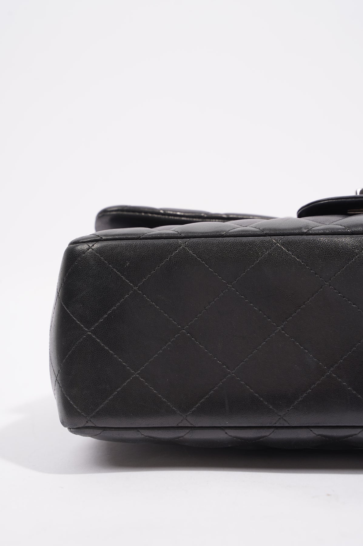 Chanel Jumbo Flap Bag (Black) from luxuryper.com?