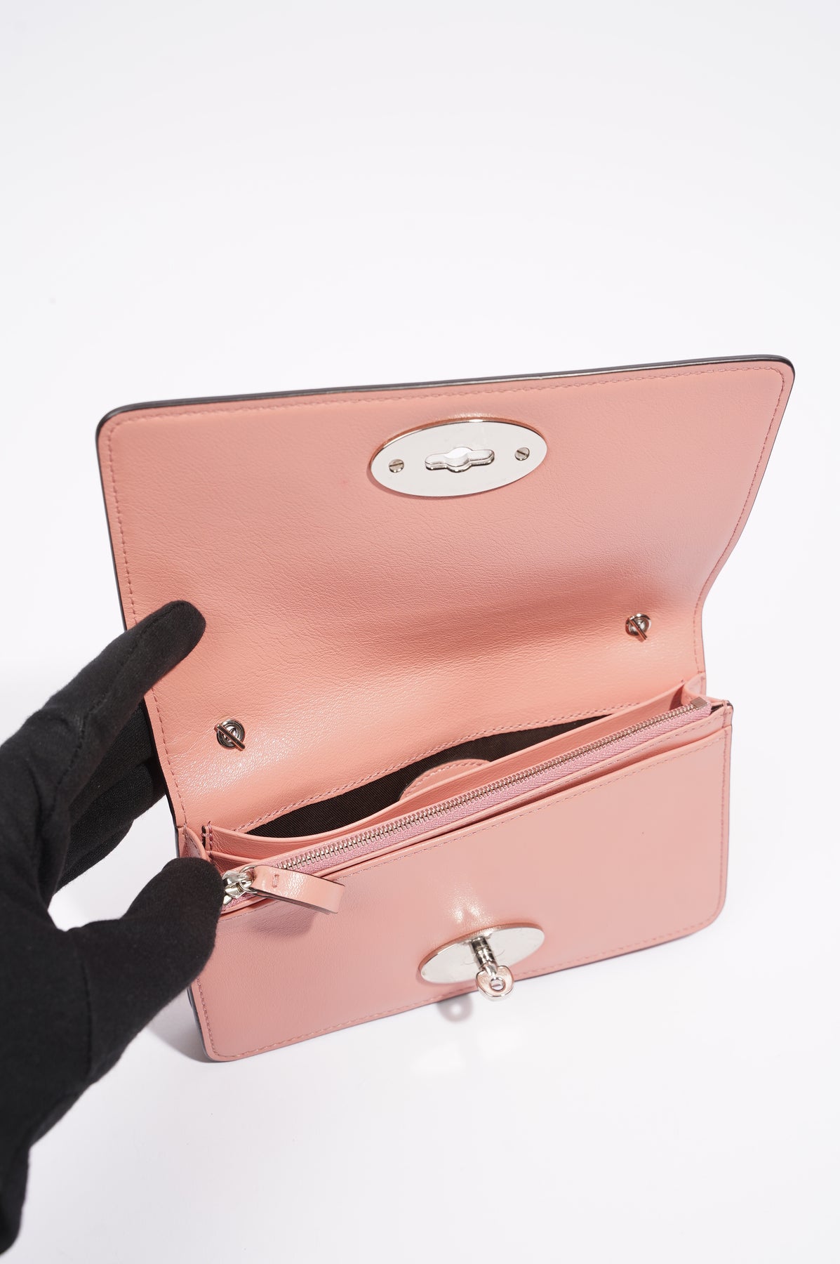 Or.. This Mulberry pink makeup case. 👛💄💗 | Pink makeup, Makeup case, Zip  around wallet