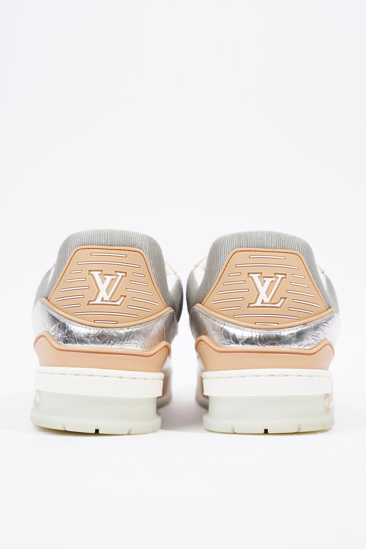 Louis Vuitton Mens Virgil Abloh Sneaker Silver / Tan EU 42 / UK 8 Silvery  Leather ref.1005613 - Joli Closet