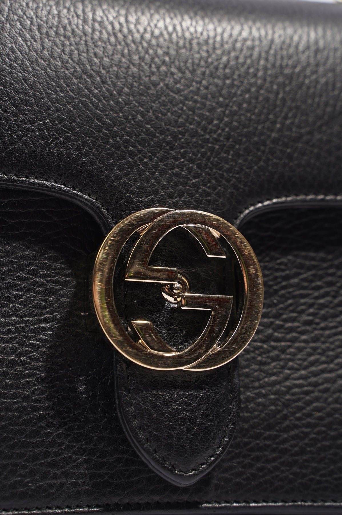 Vintage and Musthaves. Gucci black interlocking G bag VM221140