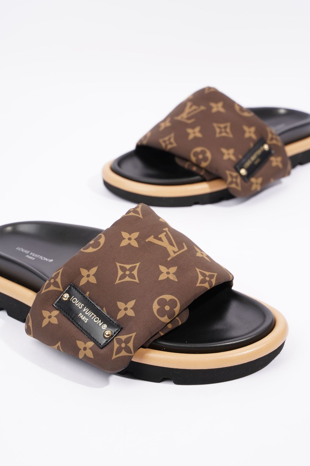 Louis vuitton girl on sale slides