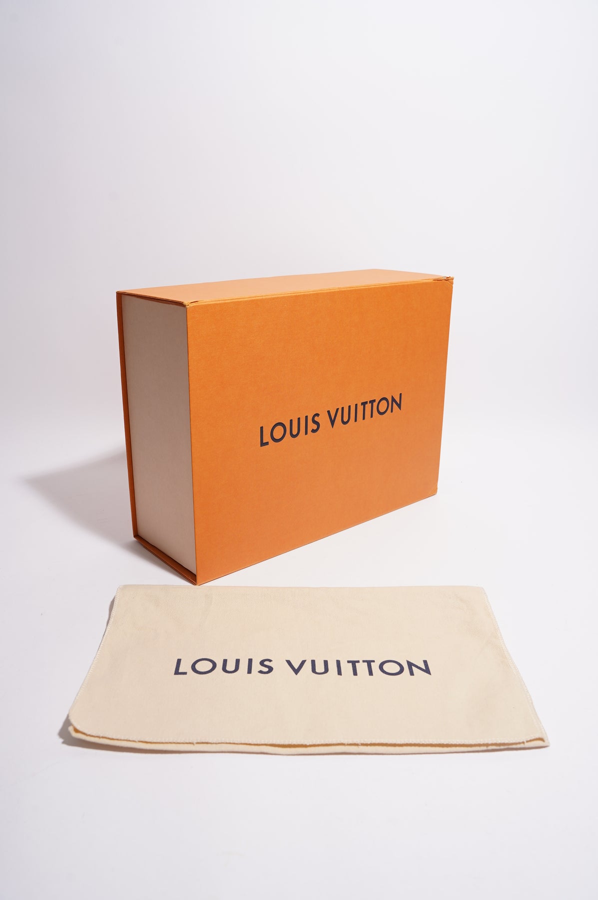 Louis Vuitton® Pochette Voyage Souple Eclipse. Size in 2023