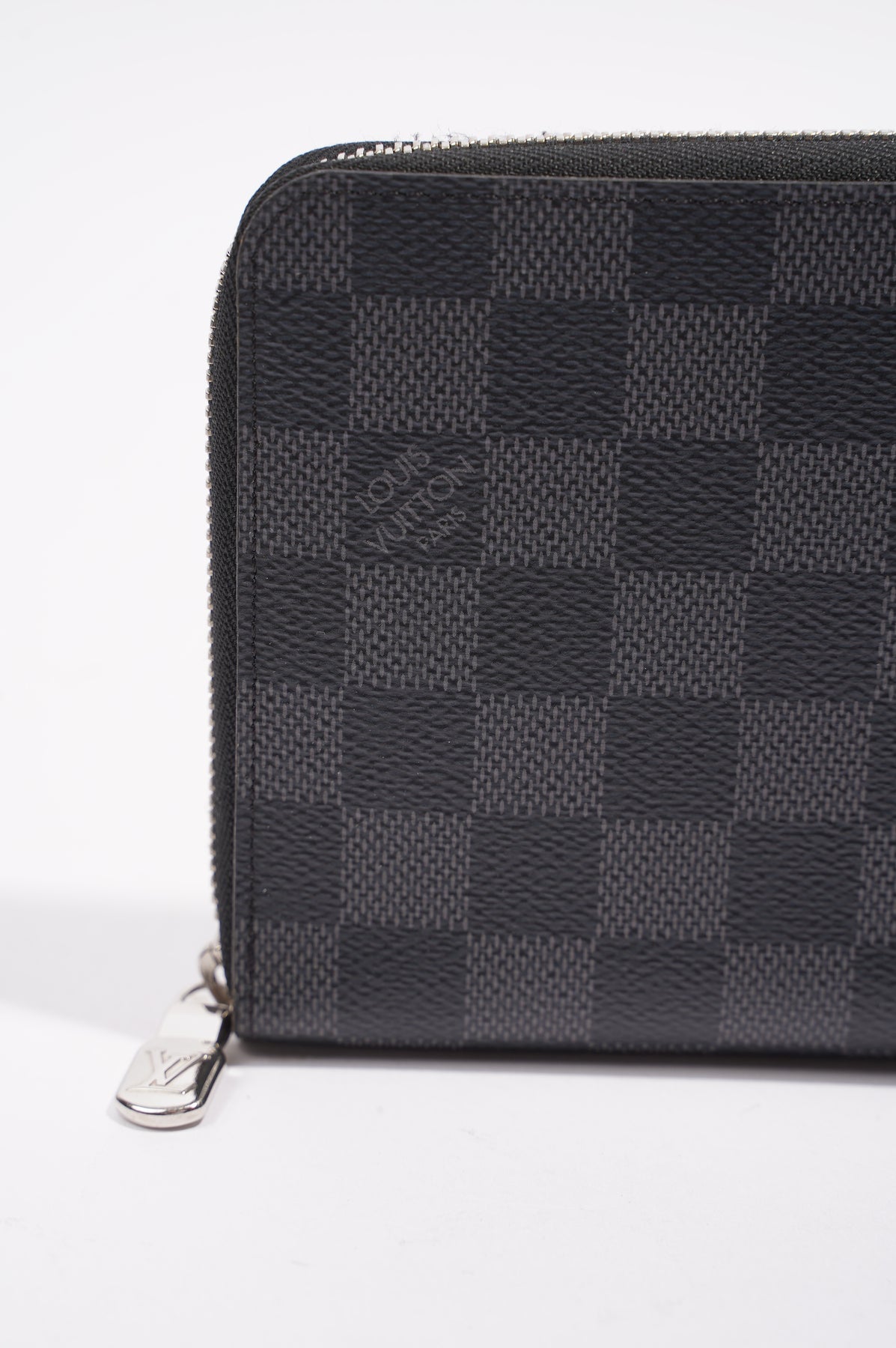 Louis Vuitton graphic zippy coin purse 14137 black / grey mens