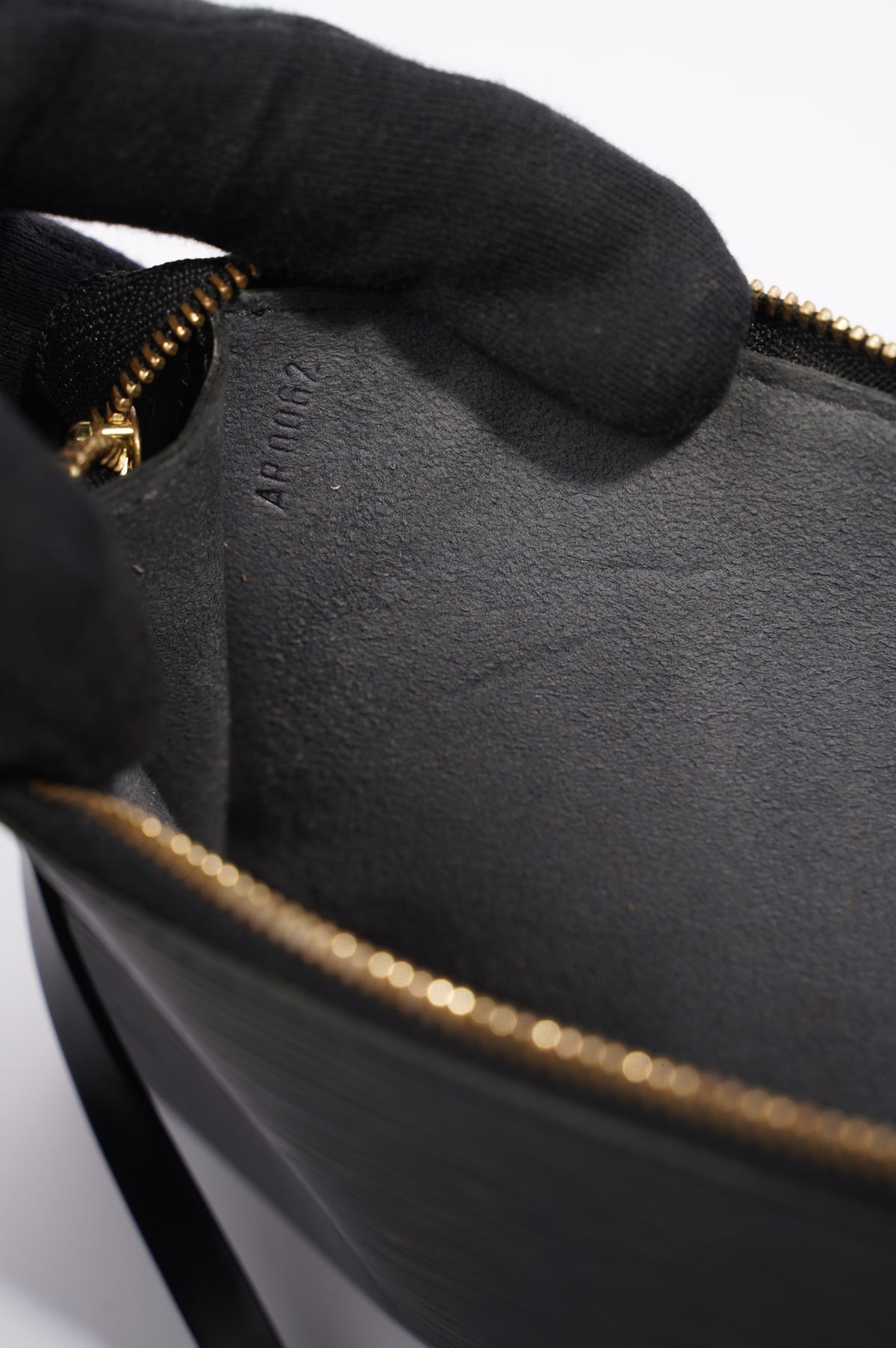 Louis Vuitton Pochette Accessoires Noir Black Epi Hand Bag 11078