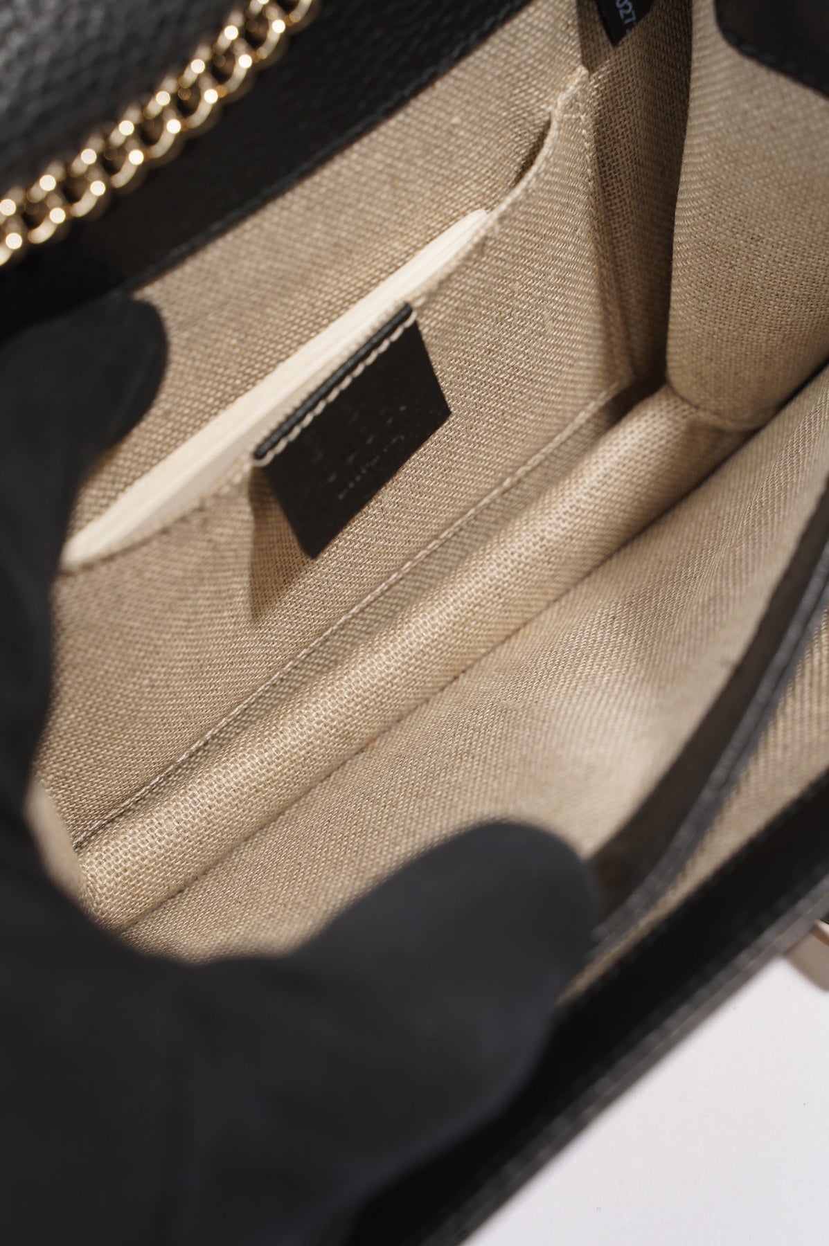 Gucci Interlocking G Chain Patent Leather Shoulder Bag (SHG-28105) – LuxeDH