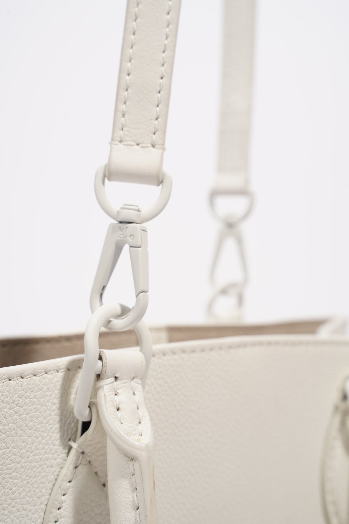 Louis Vuitton Womens Lockme Bag White Leather – Luxe Collective