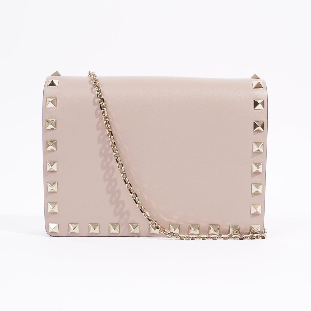 Valentino rockstud pouch sale on chain