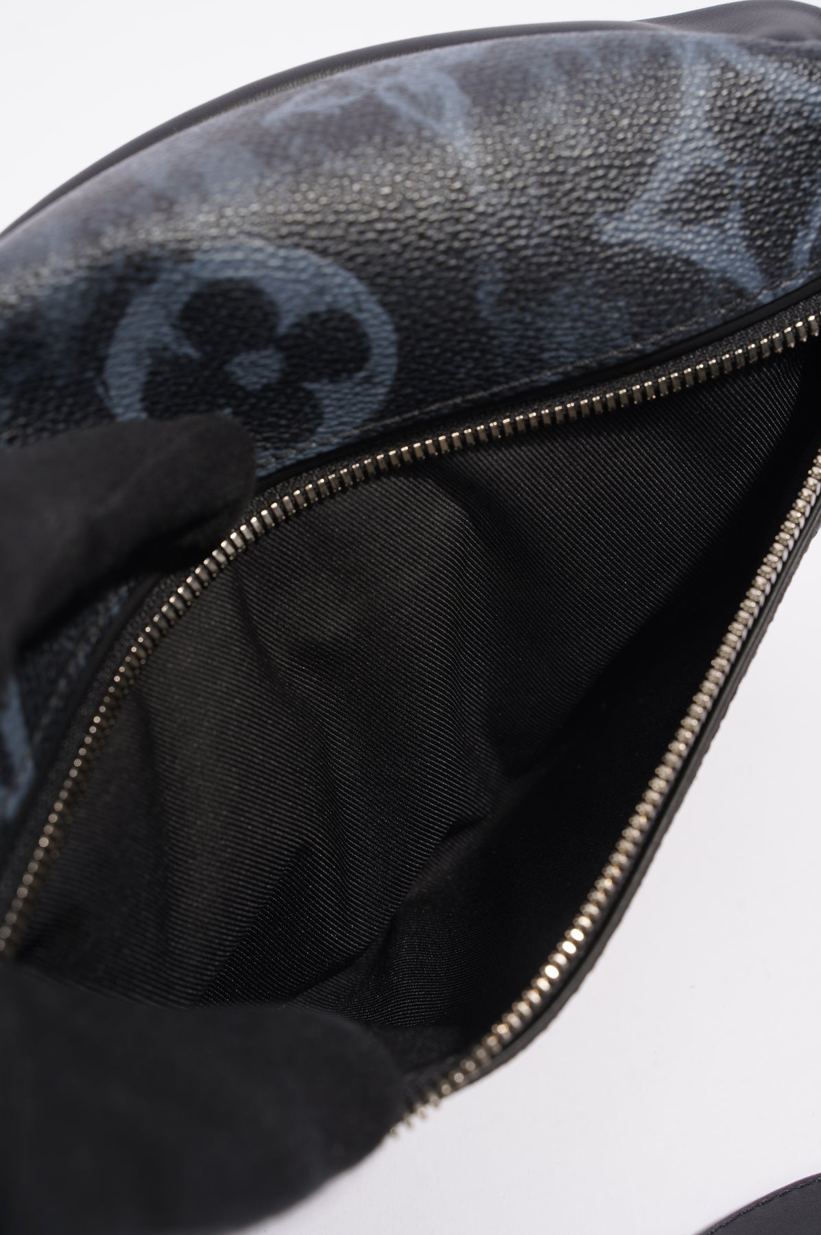 Louis Vuitton Discovery Bumbag Monogram Pastel Noir – Luxe Collective