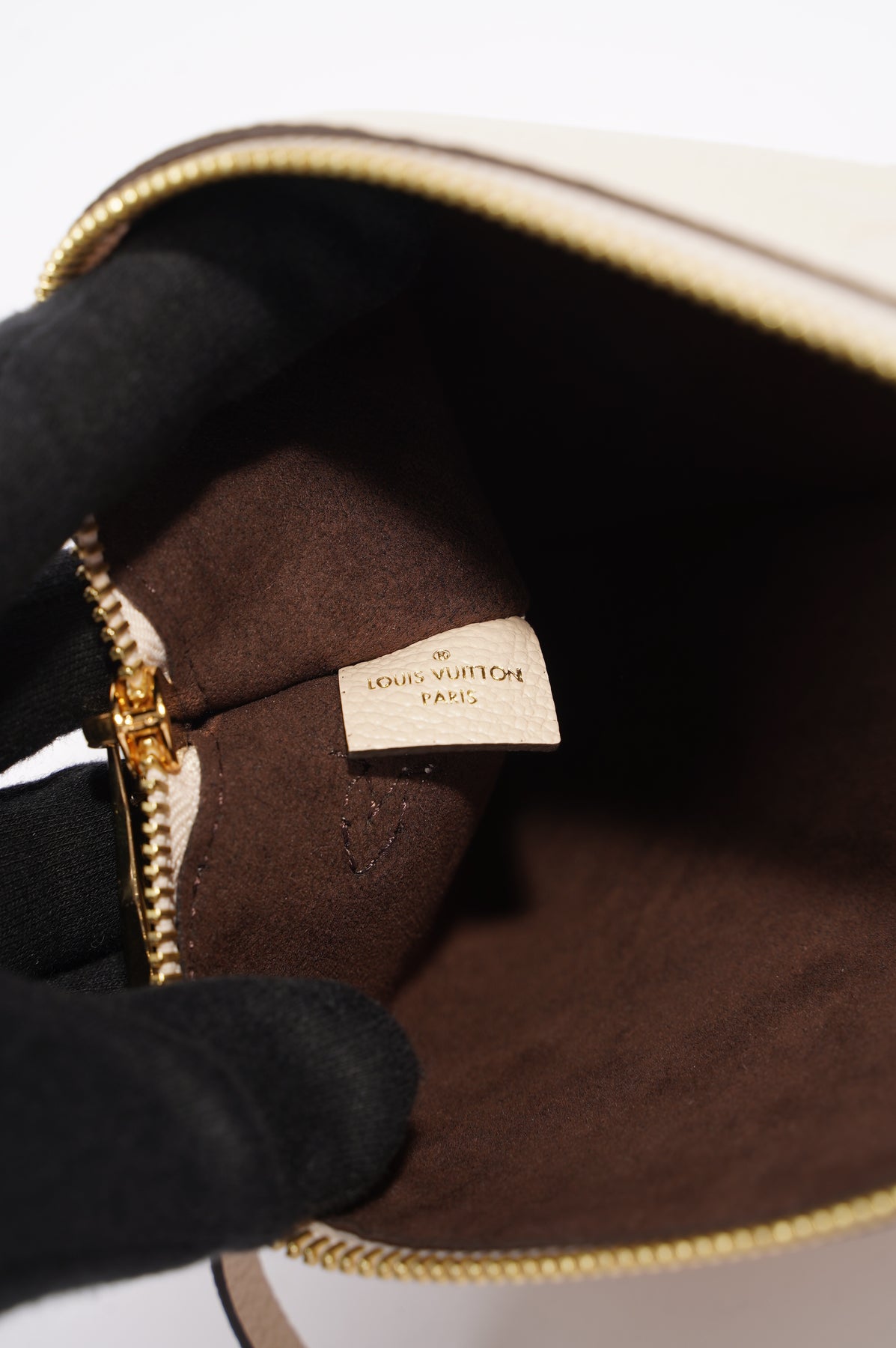 Louis Vuitton Womens Tourterelle Never Full Pochette Empreinte Leather MM  Cream ref.1005683 - Joli Closet