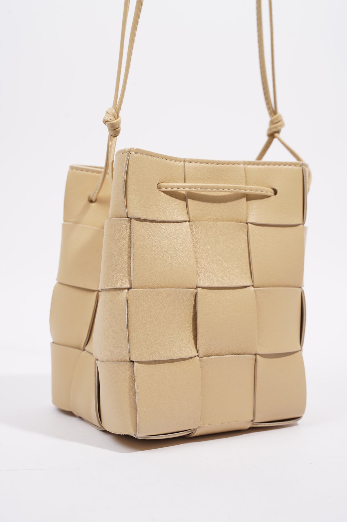 Bottega Veneta Cassette Small Leather Bucket Bag Supermoon/Gold