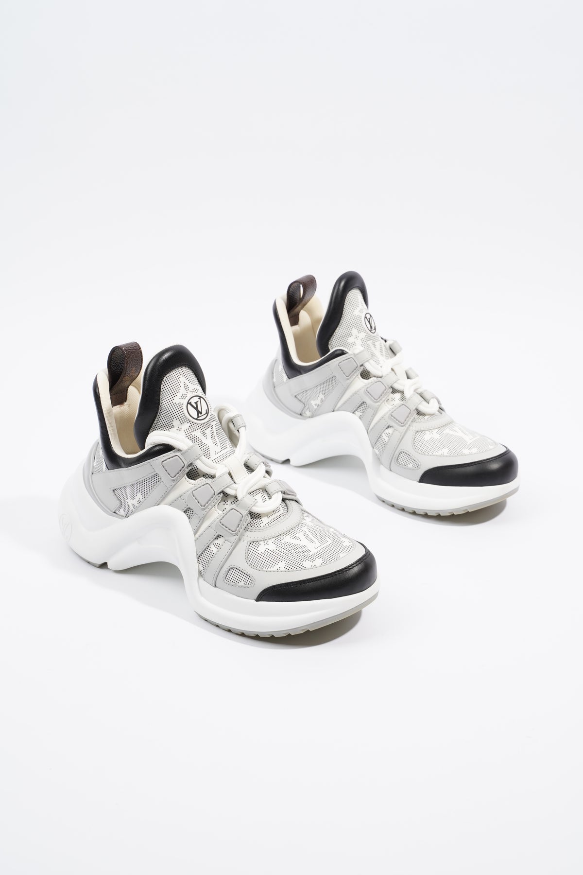 LOUIS VUITTON LV Archlight Sneaker Black. Size 38