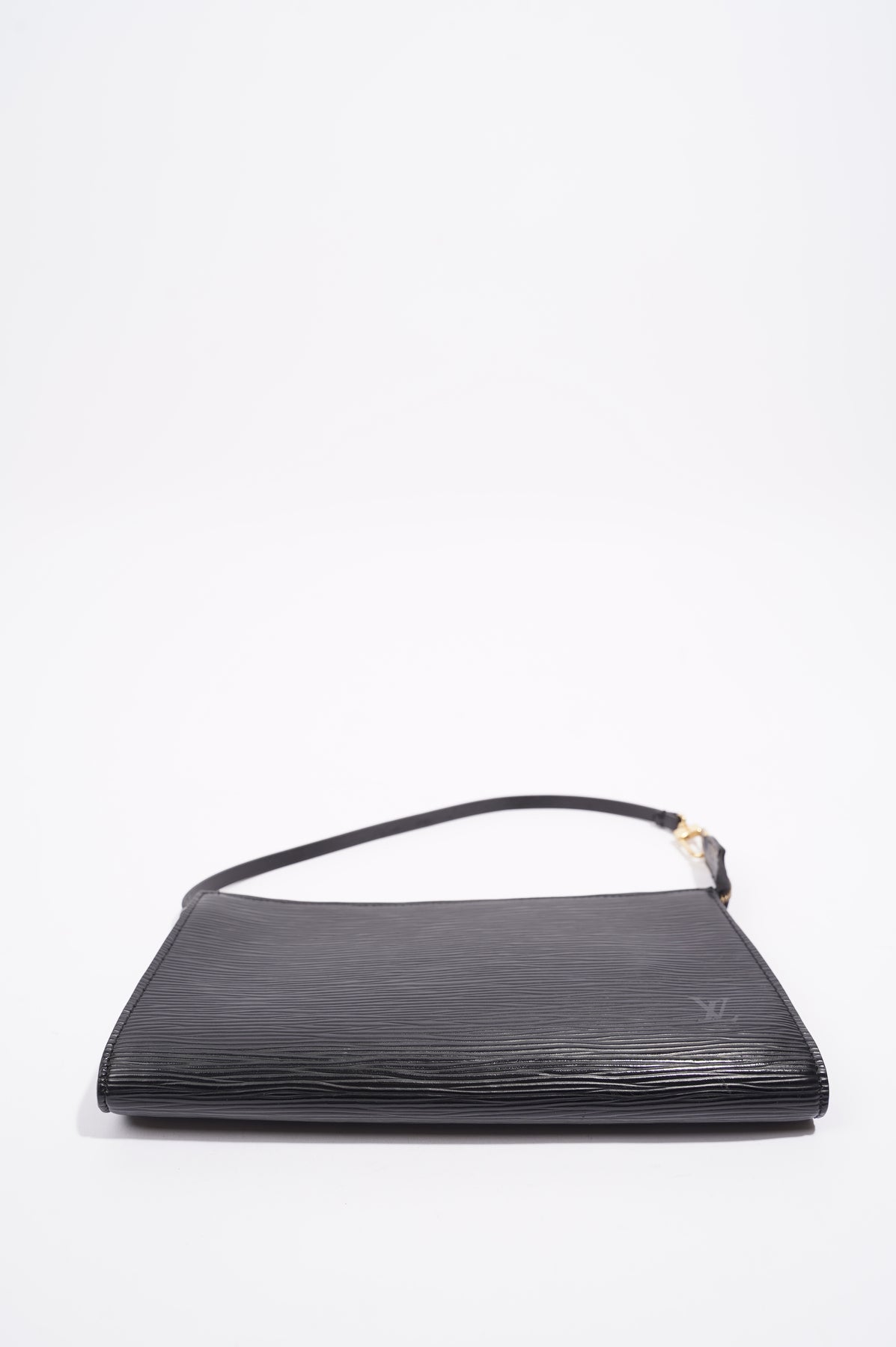 Louis Vuitton – Louis Vuitton Pochette Accessoires Epi Leather Black –  Queen Station