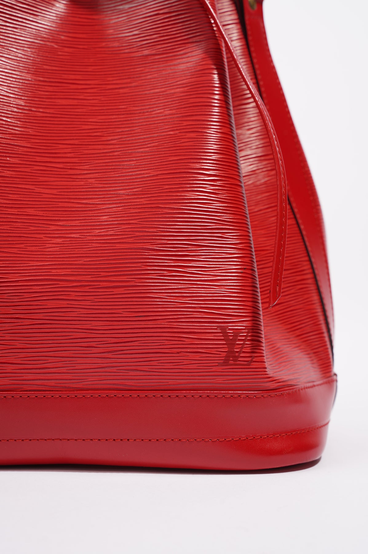 Louis Vuitton Noe Bag Red Epi Leather GM – Luxe Collective