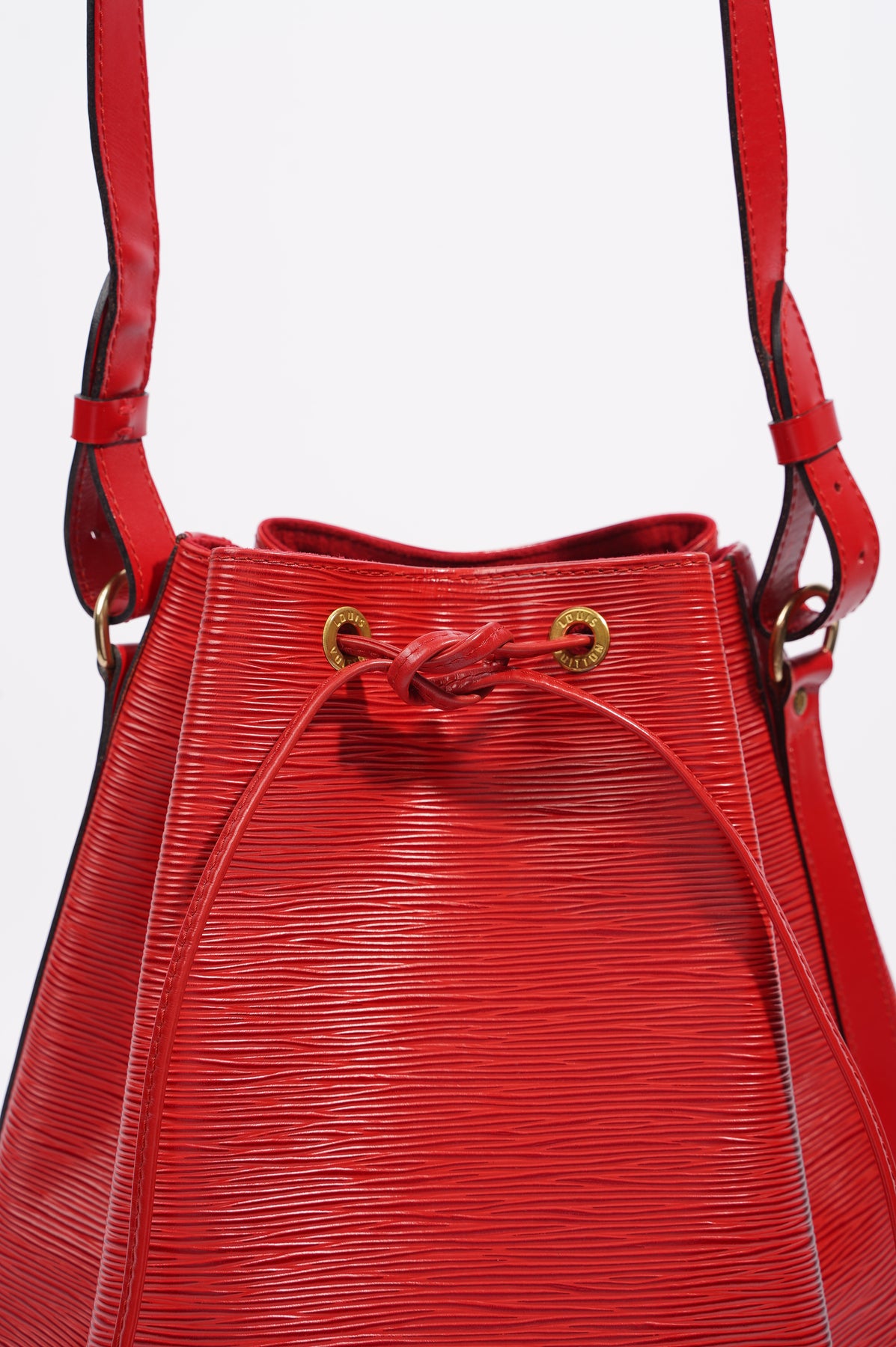 Lot - Louis Vuitton Lilac Epi Leather Noe Shoulder Bag Date Code