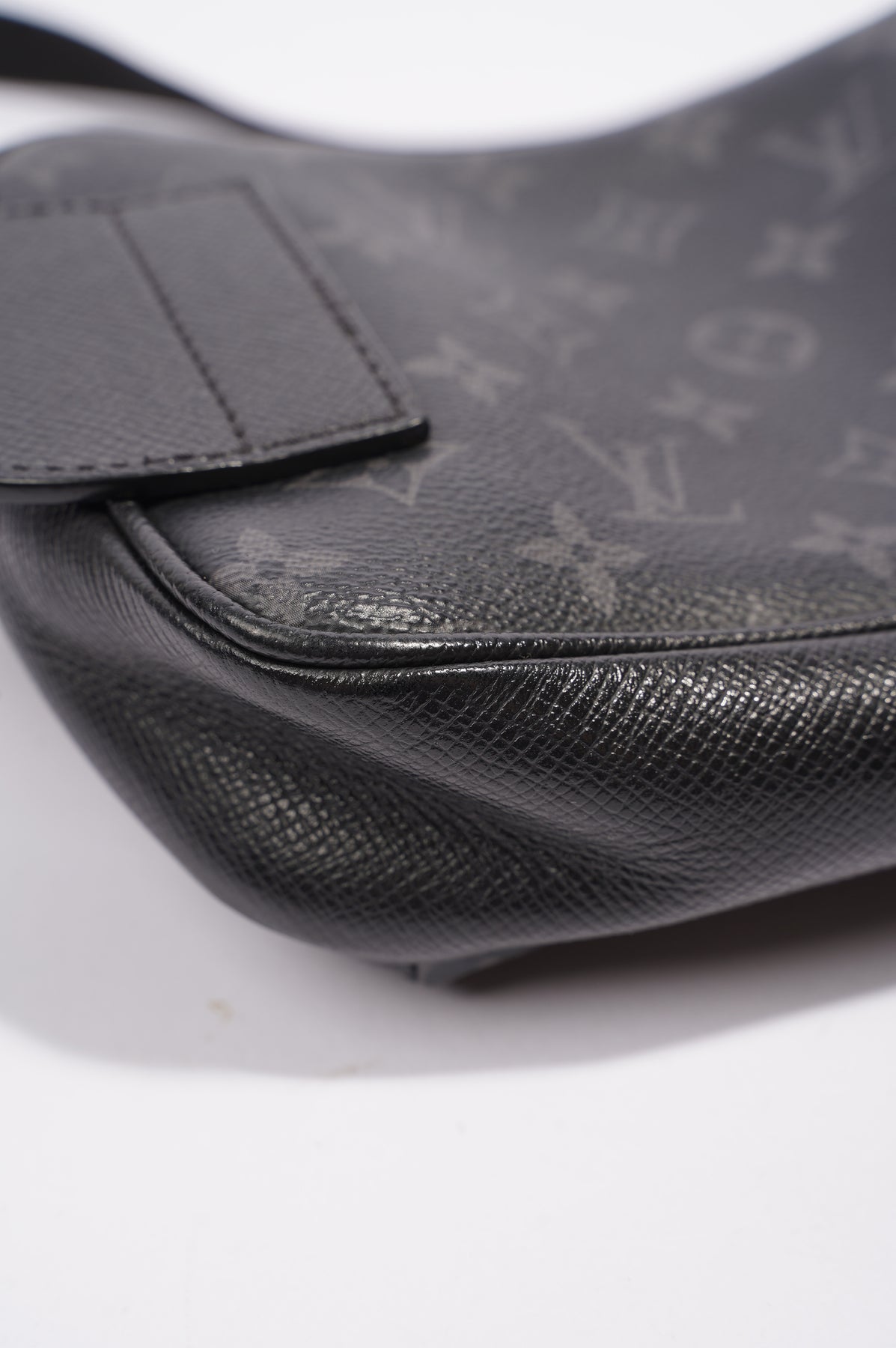 Louis Vuitton Taigarama Monogram Eclipse Outdoor Bumbag Fanny Pack Waist Bag  860756