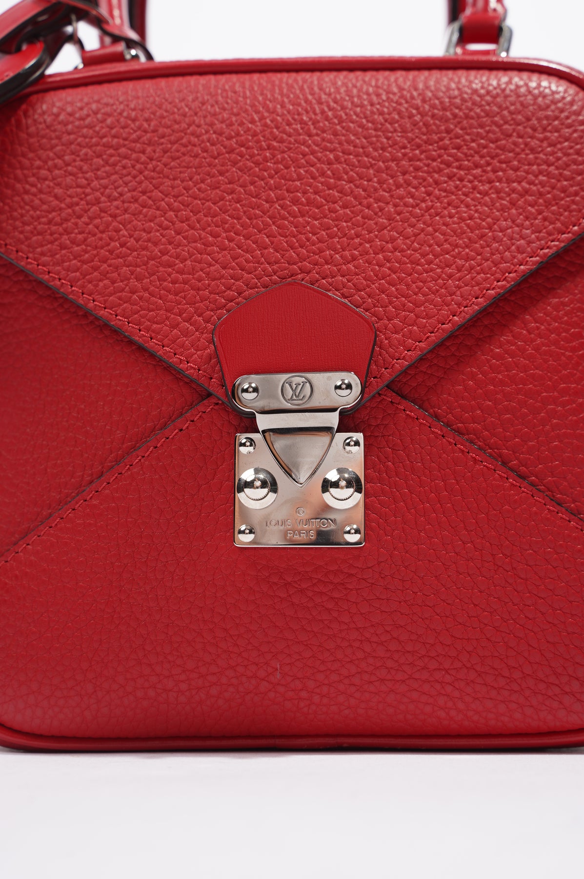 Louis Vuitton Neo Square Red Leather – Luxe Collective