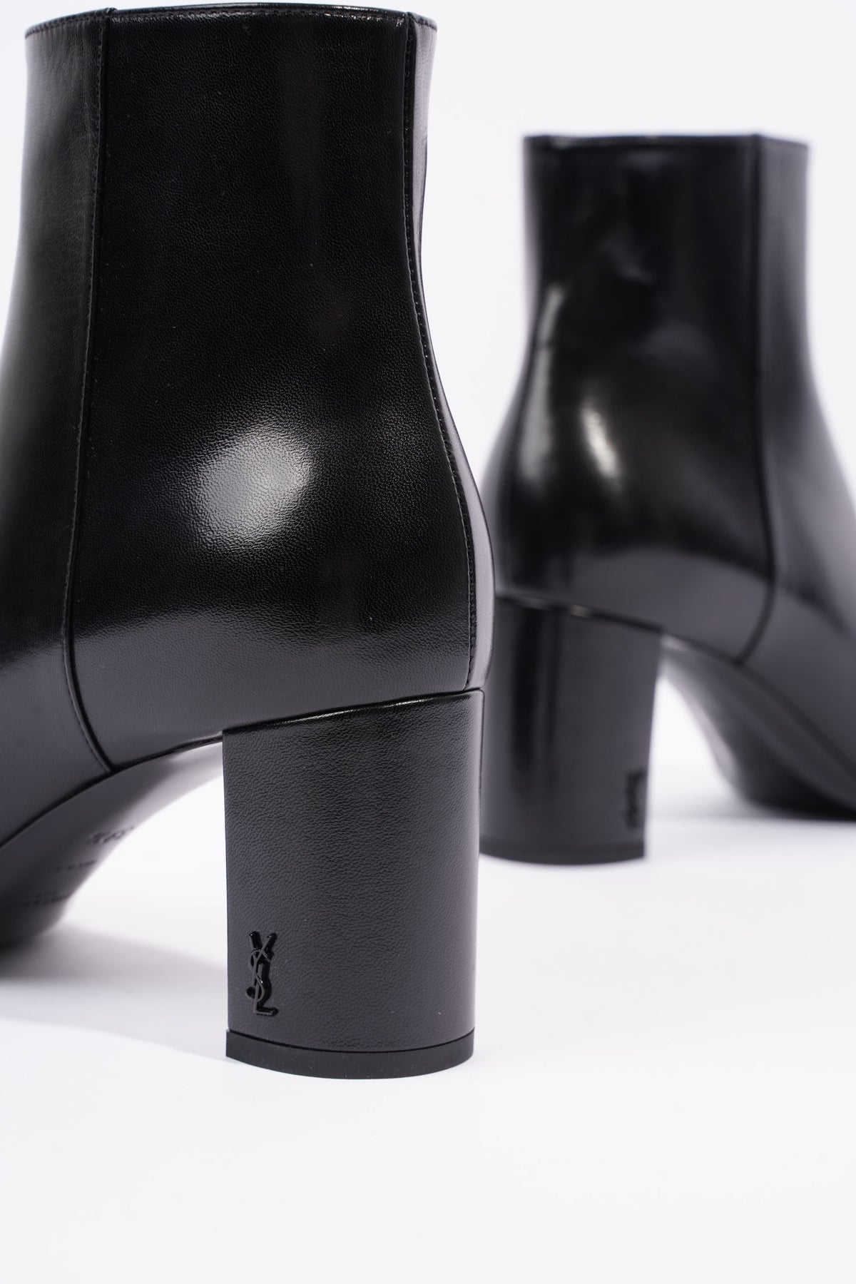 Lou ankle boots in leather, Saint Laurent