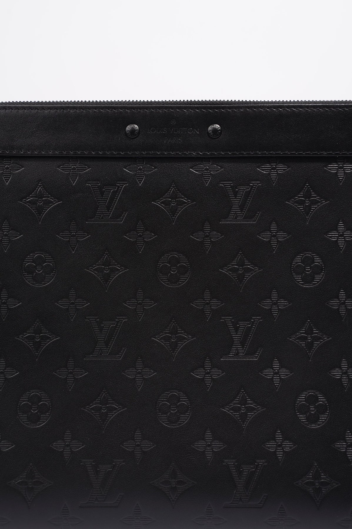 Louis Vuitton Monogram Pochette Homme (SHG-VThP41) – LuxeDH