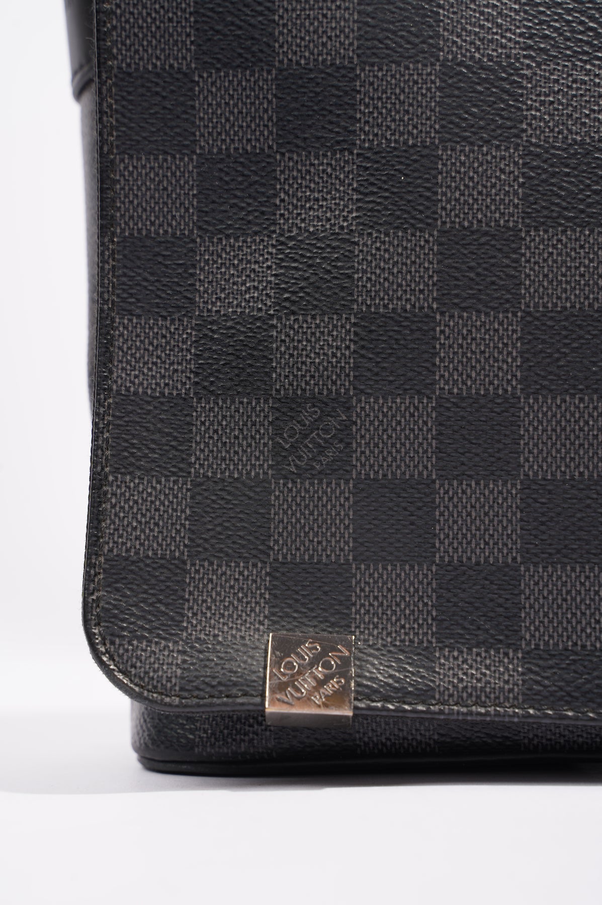 Louis Vuitton Mens District Messenger Damier Graphite Canvas – Luxe  Collective