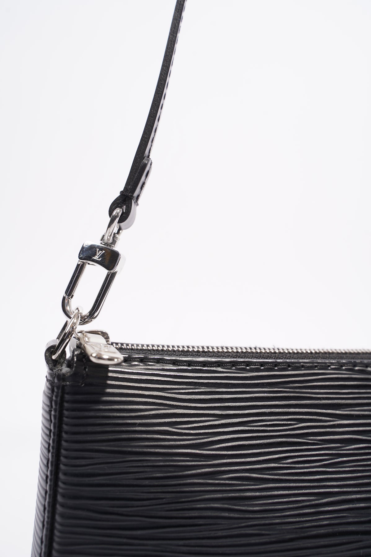 Louis Vuitton Womens Epi Pochette Accessoire Bag Black Epi Leather – Luxe  Collective