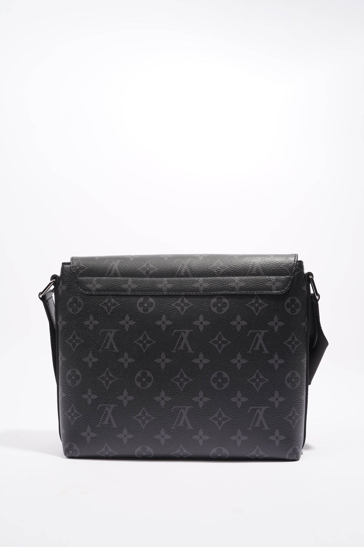 Louis Vuitton® District PM  Louis vuitton, Man bag, Bags