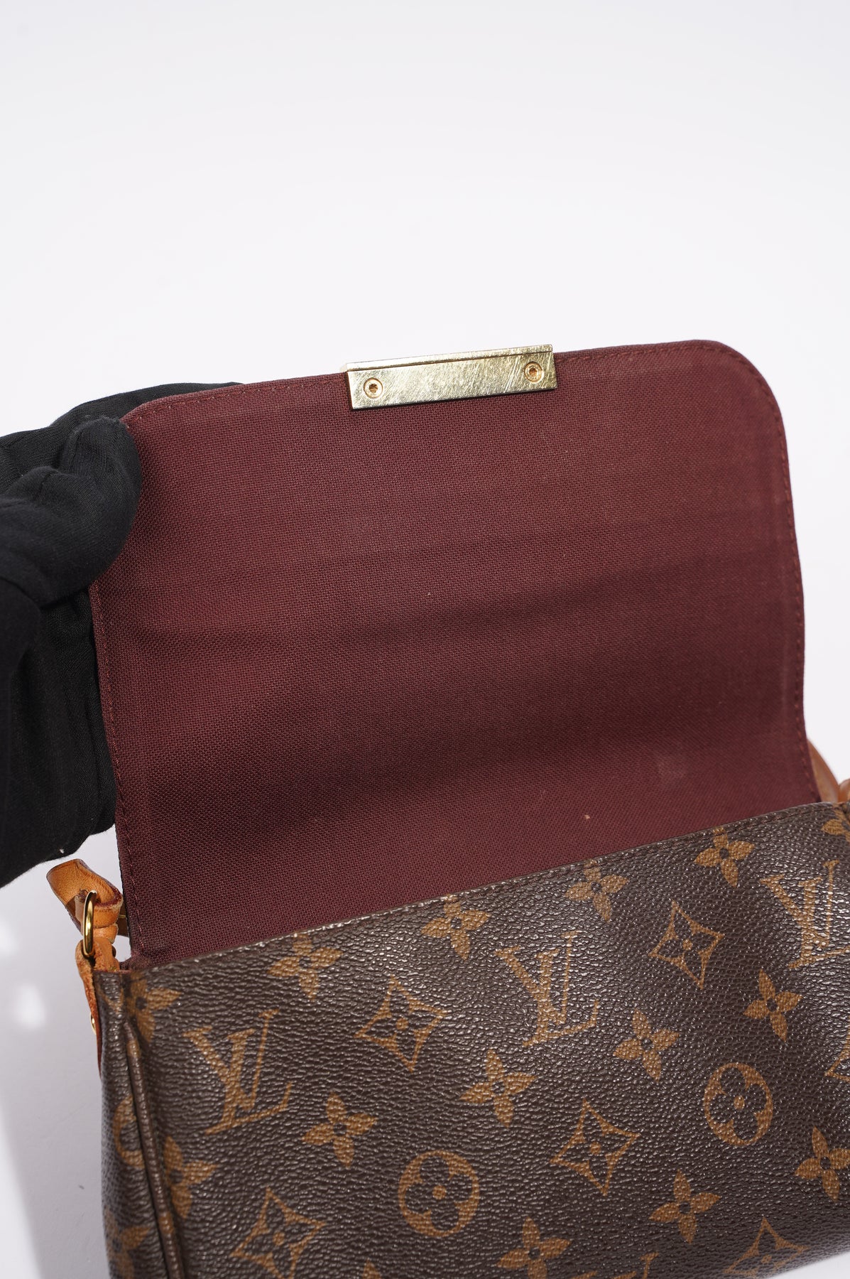 Louis Vuitton Womens Favourite Bag Monogram Canvas MM – Luxe Collective