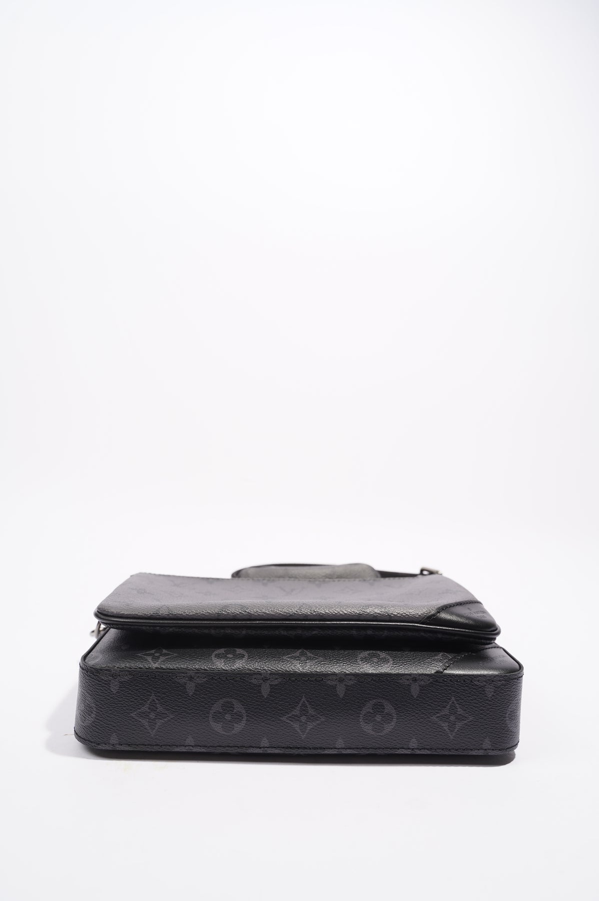 Louis Vuitton® Trio Messenger Black. Size in 2023