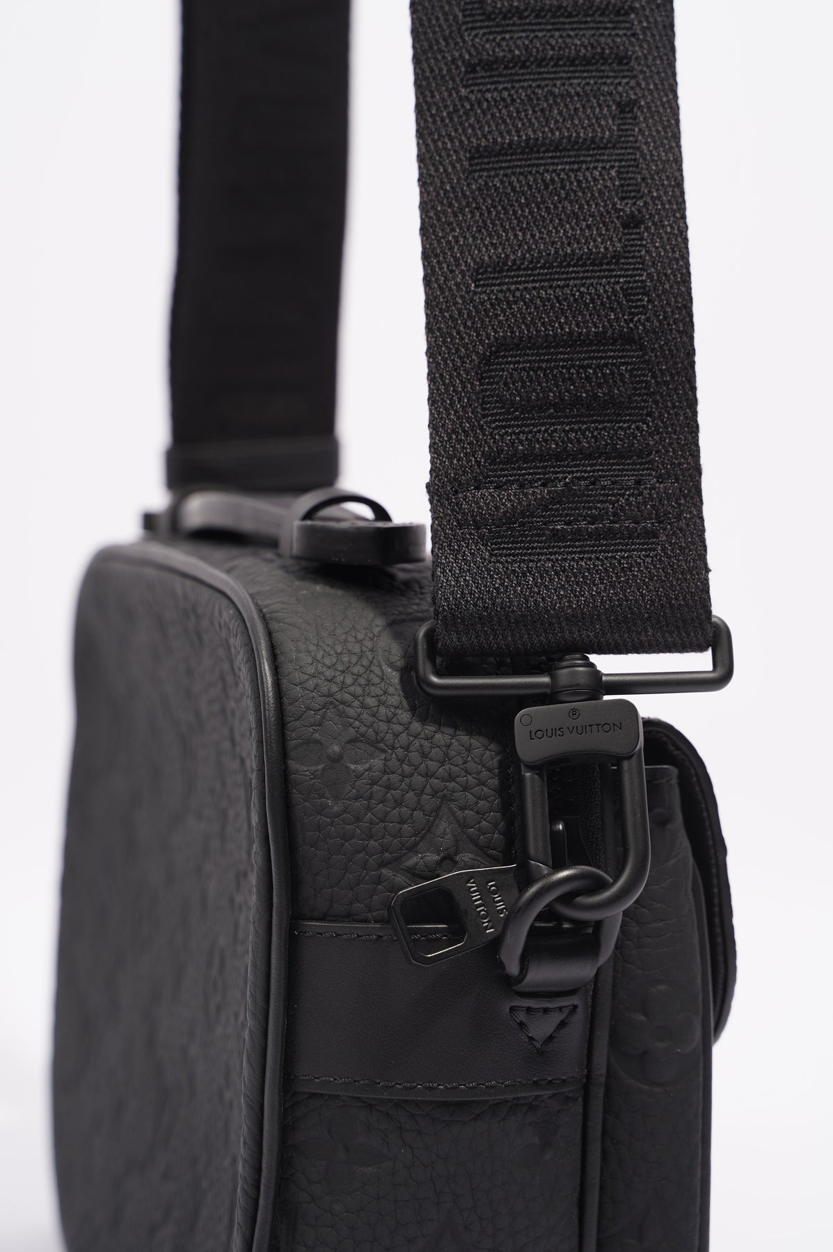 Túi LV S-Lock Messenger màu đen taurillon monogram best quality
