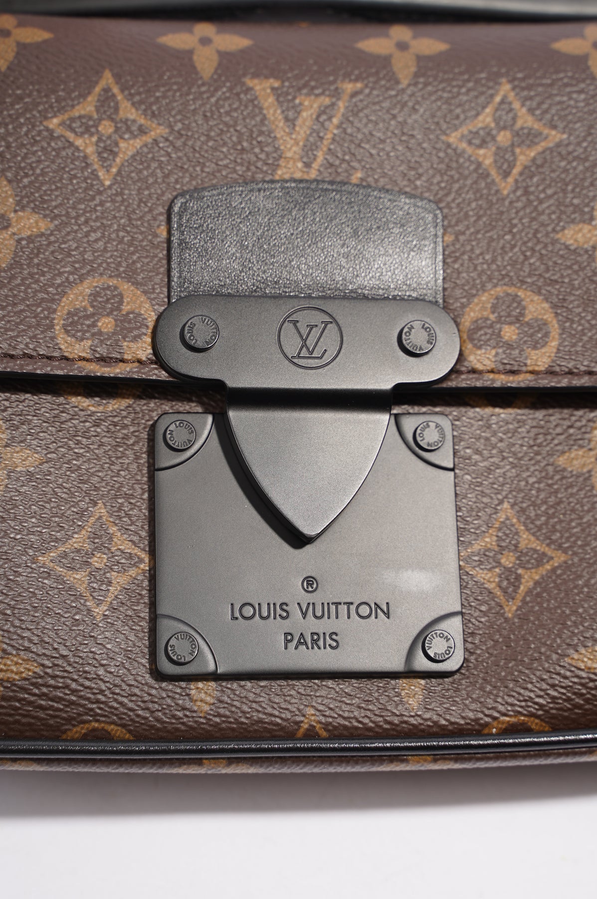 Louis Vuitton - S-Lock Slingbag - Monogram Canvas - Men - Luxury