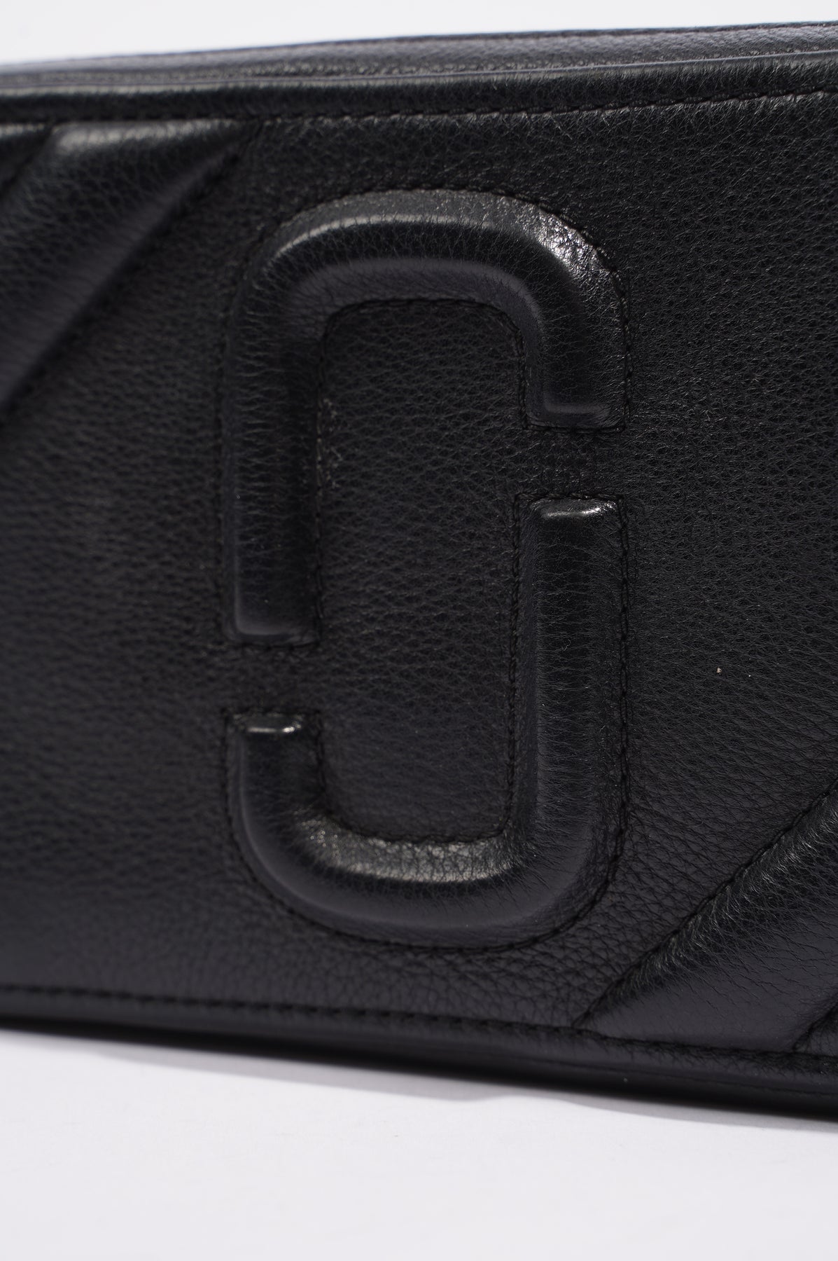 Black MARC JACOBS Softshot 21 leather crossbody bag on COOLS