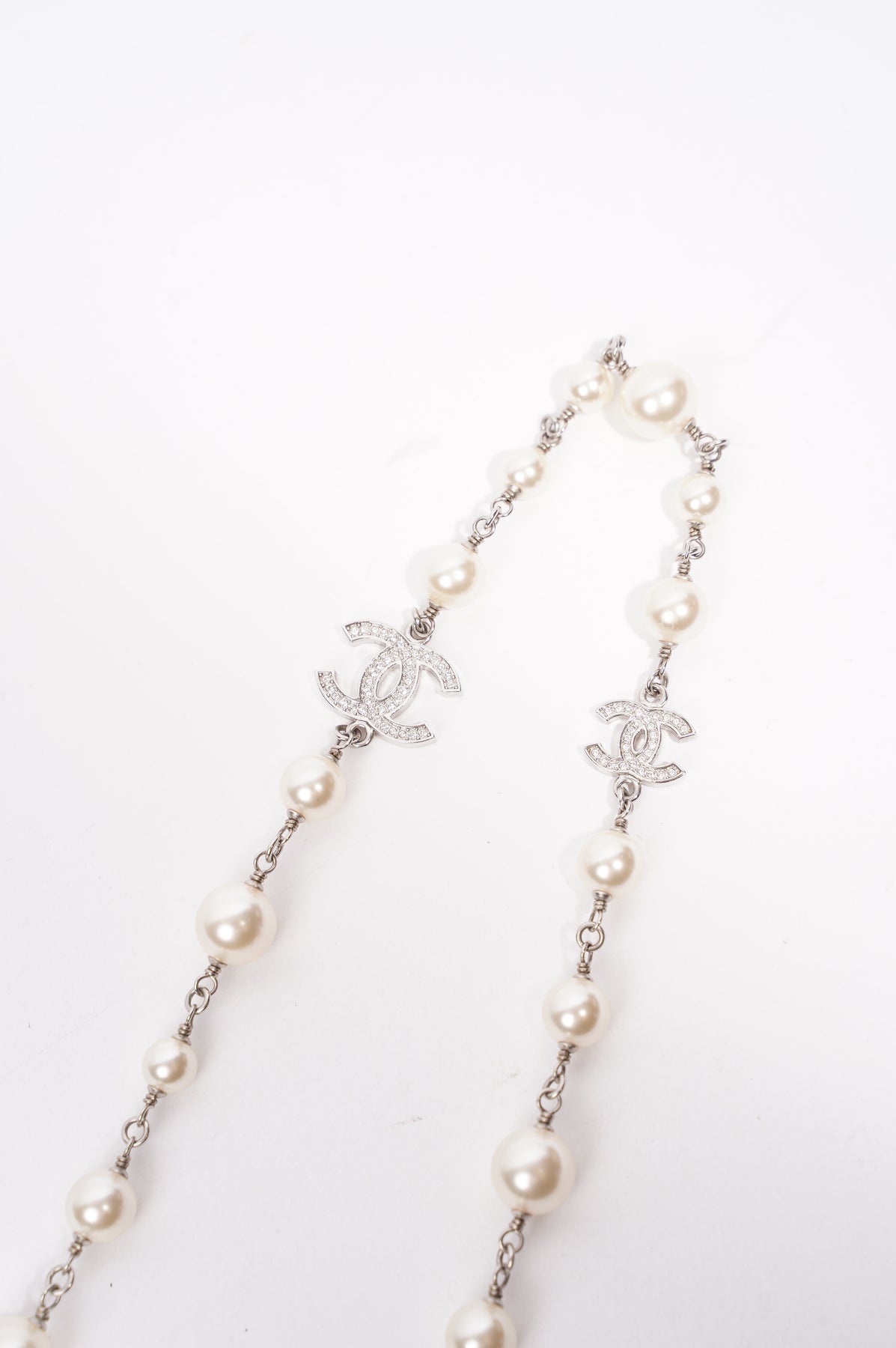 Chanel Womens Long Pearl Necklace Silver Finish / Pearls – Luxe Collective