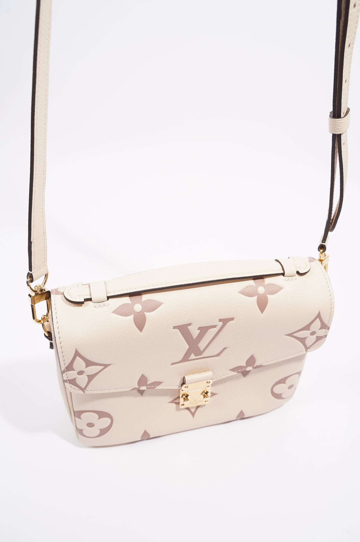 Louis Vuitton Crafty Pochette Metis Bag Cream | 3D model