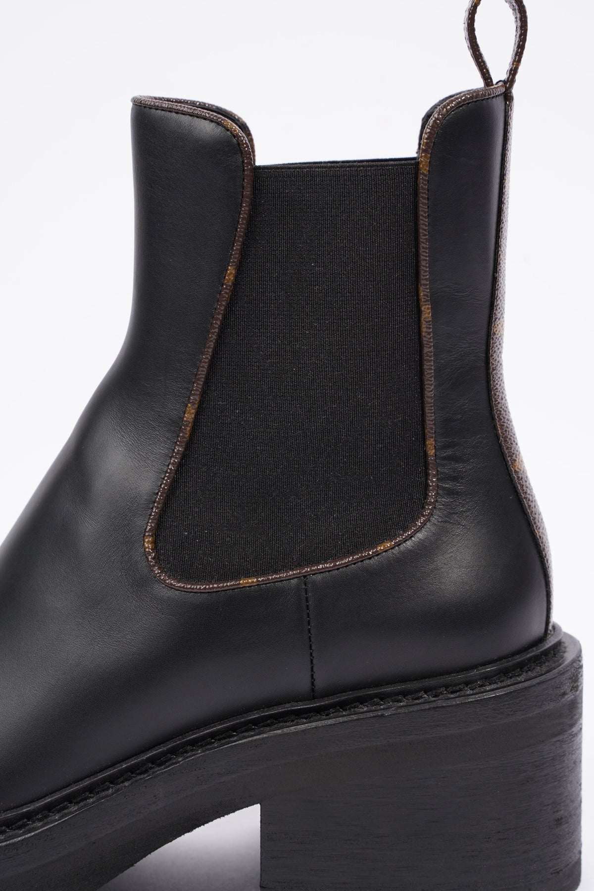 Louis Vuitton LV Record Chelsea Boot BLACK. Size 38.0