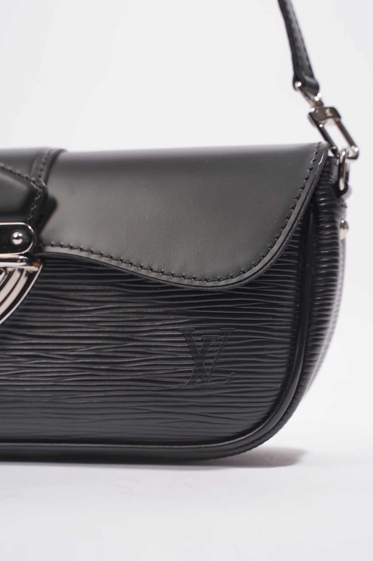 Louis Vuitton, Bags, Louis Vuitton Epi Pochette Montaigne Shoulder Bag  Noir