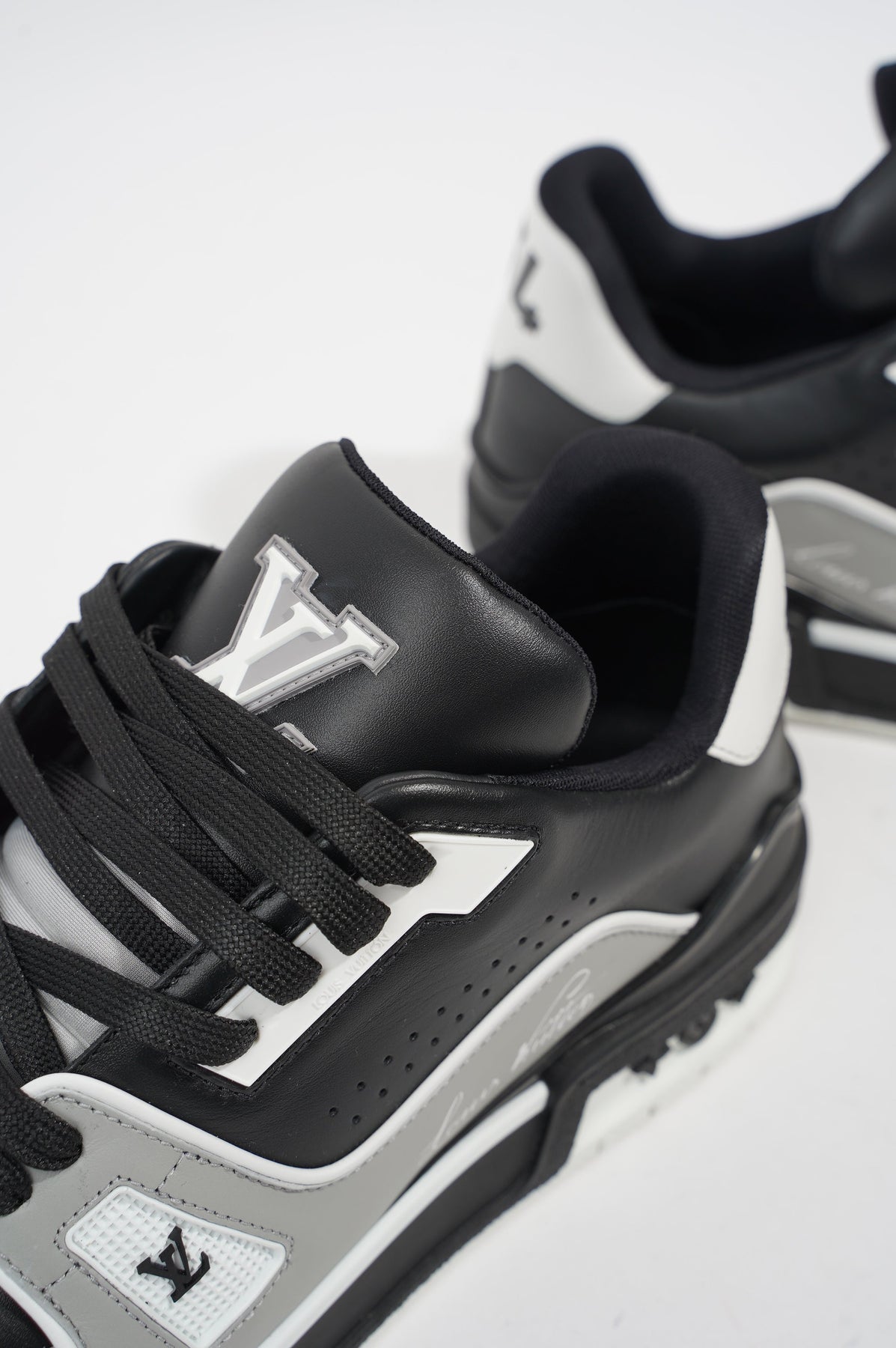 Louis Vuitton Mens Virgil Abloh Sneaker EU 41 / UK 7 – Luxe Collective