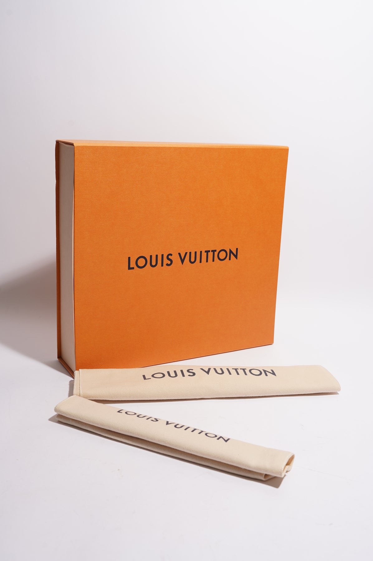Louis Vuitton® Trio Messenger Black. Size in 2023