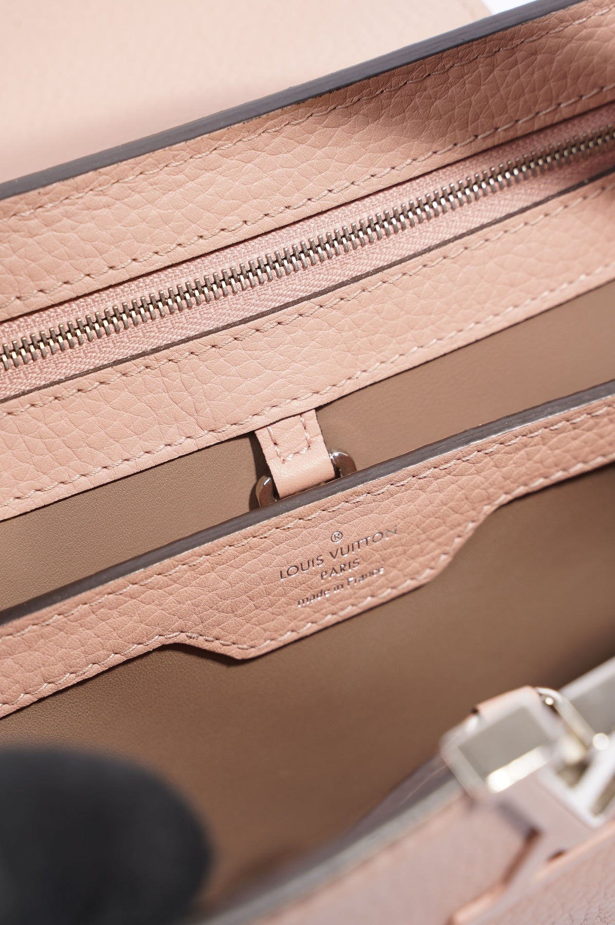 Louis Vuitton CAPUCINES Pink Leather ref.133258 - Joli Closet